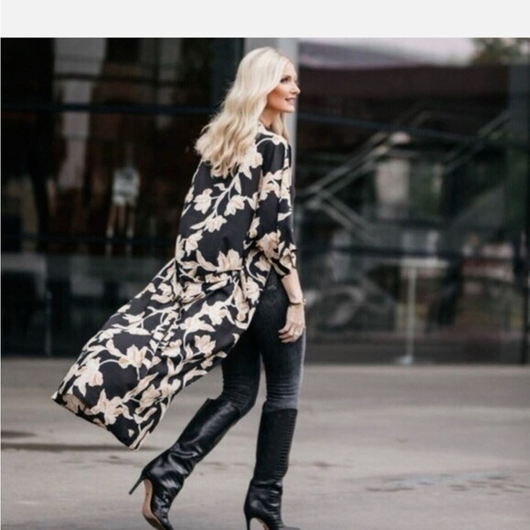 Maison Du Soir Floral Kimono Robe Size S/M - Picture 11 of 12